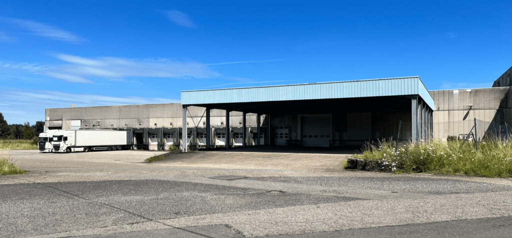 Acquisition du dépôt logistique Layher de 20 000 m² à Saint-Avold, augmentant notre capacité de stockage